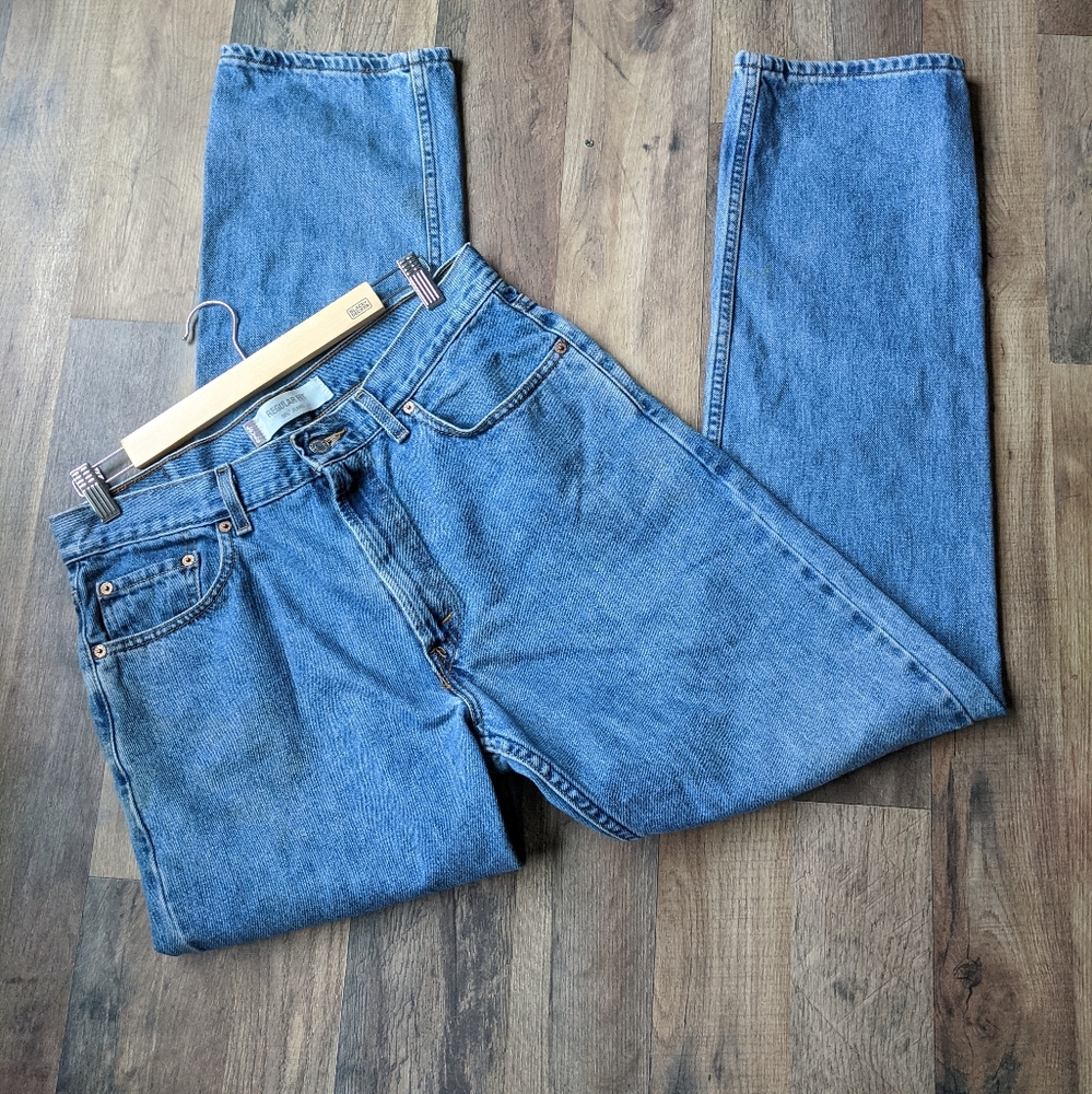 Levi’s 505 regular fit jeans 34x34 Good used condition. No significant flaws.Me